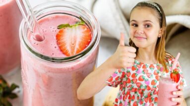 STRAWBERRY BANANA SMOOTHIE | just 4-ingredients