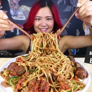 SPAGHETTI & MEATLESS BALLS MUKBANG (PLUS Q&A) / Munching Mondays Ep.101