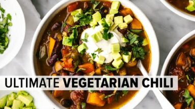 VEGETARIAN CHILI | a healthy, one-pot vegetarian recipe you'll love!