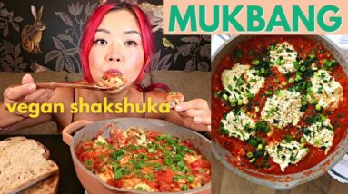 Vegan "EGGS IN HELL" Shakshuka MUKBANG / Munching Mondays Ep.112