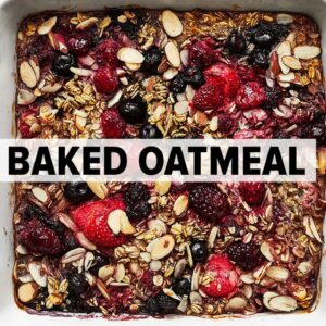 EASY BAKED OATMEAL | with mixed berries for a healthy breakfast!