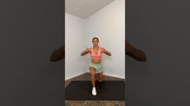 Time for a highly requested form review: lunges! #workouttips #fitnesstips #lunges