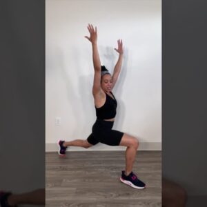 How to get into a crescent lunge: two options! Workout link in description #stretching