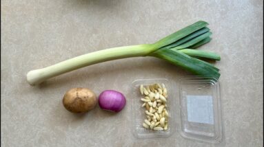 Let’s make leek and potato 🥔 soup 🥣