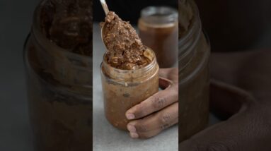 Mocha Muscle Overnight Oats - Rich, Fudgy, and #HighProtein! #mealprep