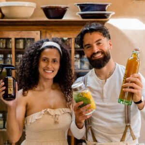 Stop Using Toxic Home Cleaners, Try These 4 Natural Alternatives 🌿