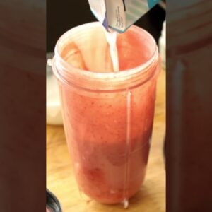 Keto Strawberry 🍓 shake #shorts