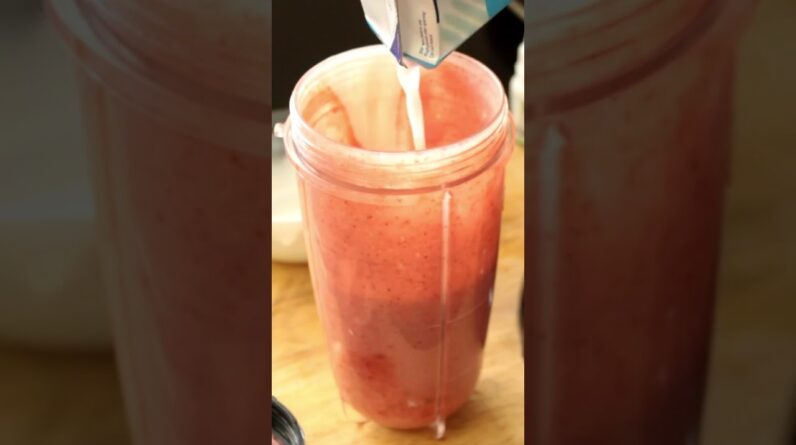 Keto Strawberry 🍓 shake #shorts