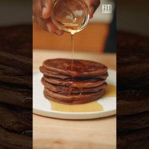 Chocolate Protein Pancakes with Casein - Easy 400 Calorie Pancake Recipe #proteinrich #pancake
