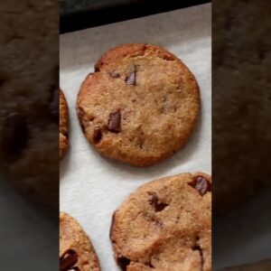 Drop that cookie emoji in the comments if you love chocolate chip cookies