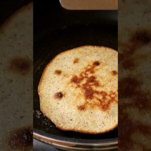 Say AYE if you love KETO CHOCOLATE CHIP PANCAKES!!