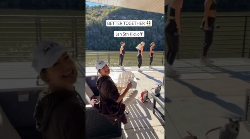 Stop Training Alone! 👯‍♀️ New Year Challenge Starts Jan 5! #Shorts #ToneItUp  #tiuteam #strength